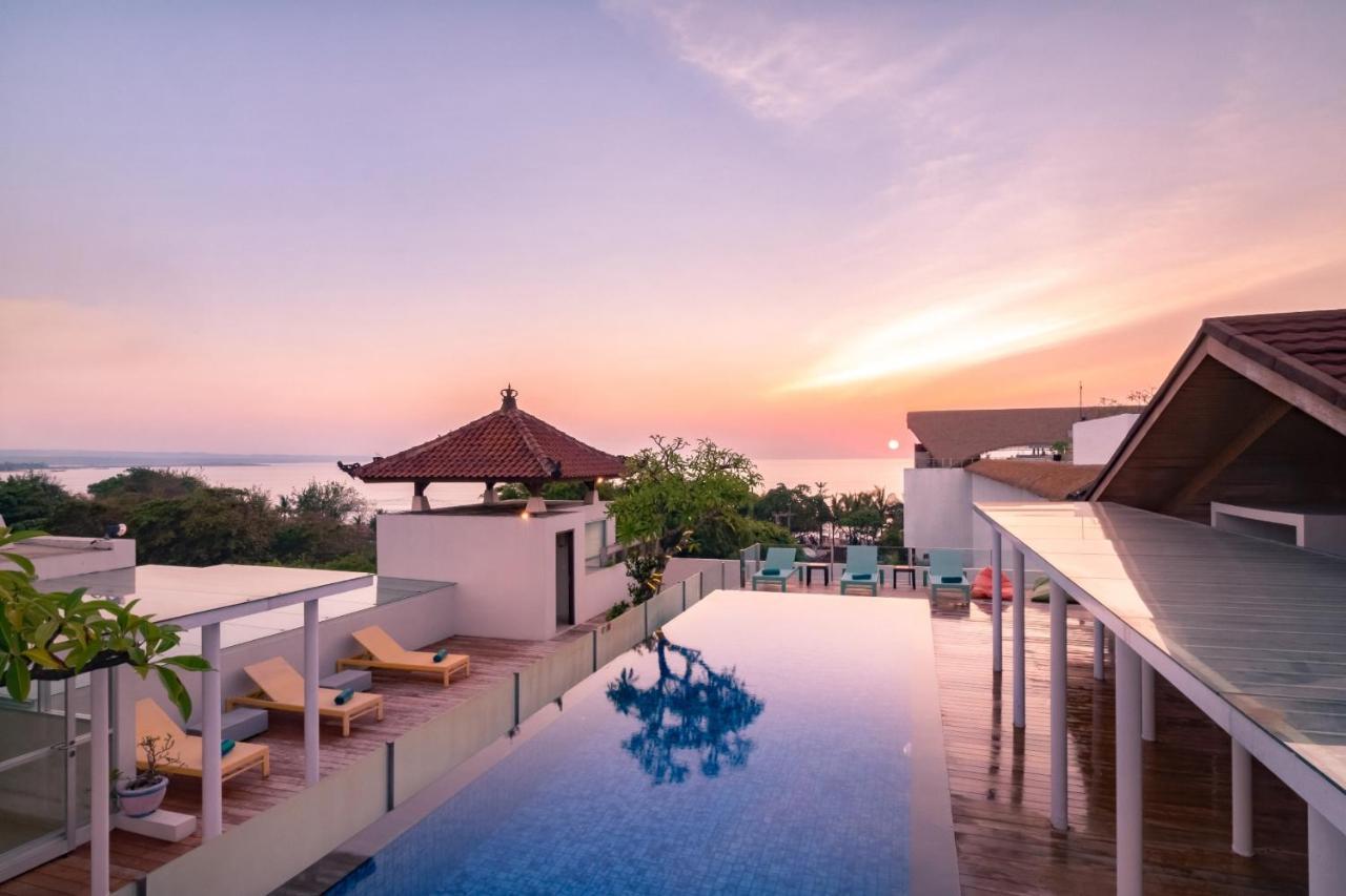 Kuta Beach Hotel Esterno foto